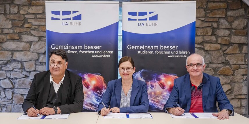 The three rectors of the UA Ruhr universities sign the cooperation agreement
